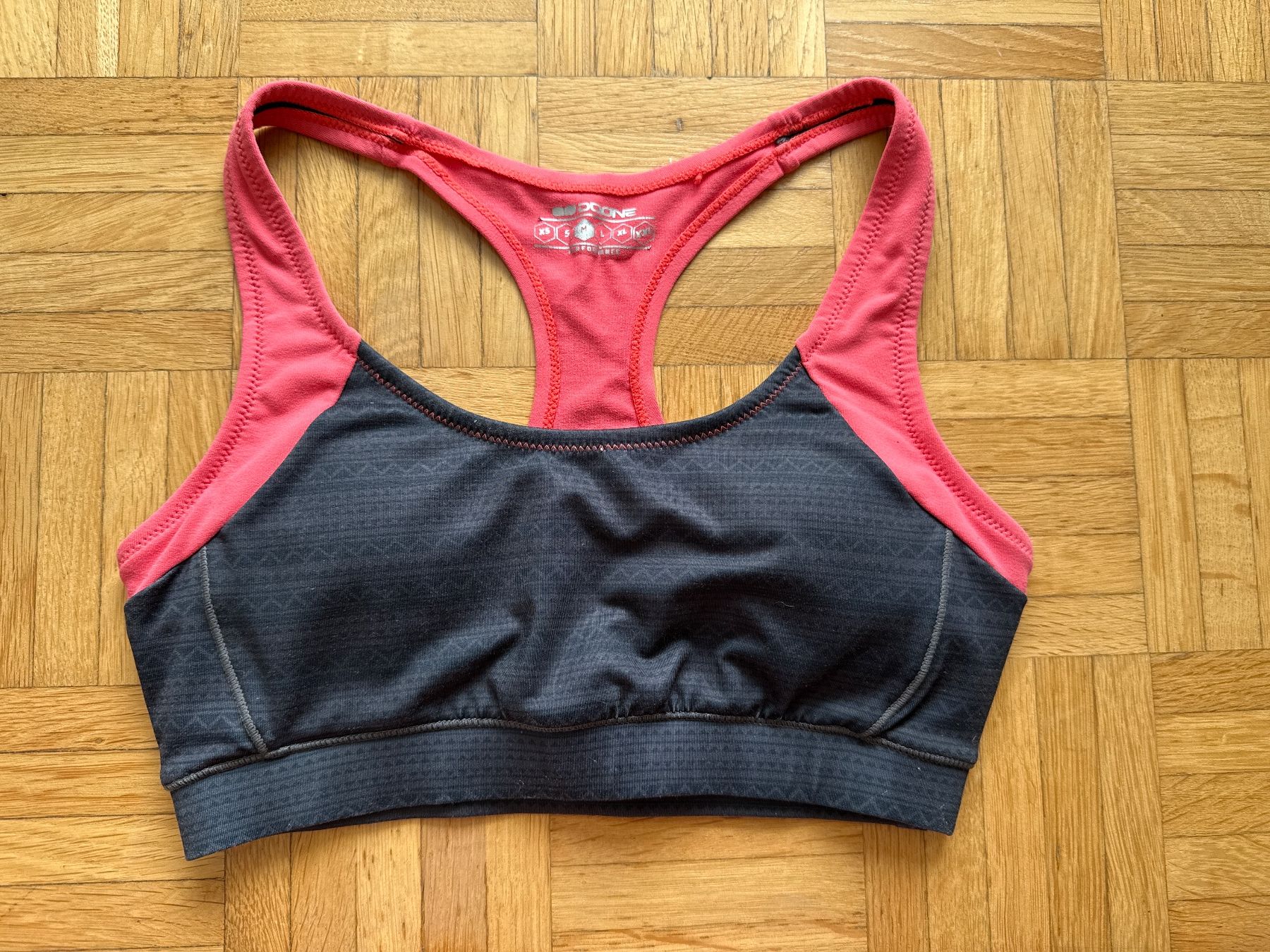 Top: DOONE Sport Oberteil M – Usato da Horgen venduto da linuxrp