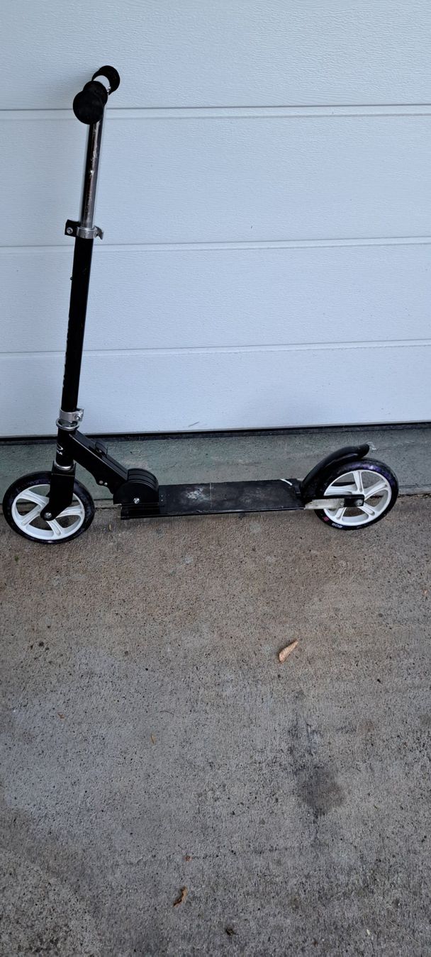 Hudora Kickboard: Kickroller Hudora schwarz gute Zustand – Usato da Gächlingen venduto da lika06