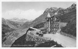 Klausenpass (UR/GL) – Hotel Klausenpasshöhe und Postautos