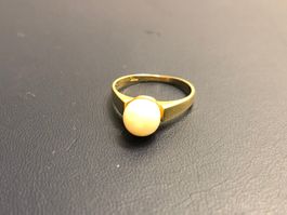 Damenring mit Perle aus 18 Karat Gelbgold Au 750