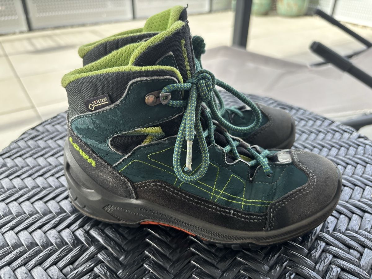 Lowa Herrenschuhe: Lowa Wanderschuhe Gr. 33 – Gebraucht aus Grenchen von Wonderland-Finland