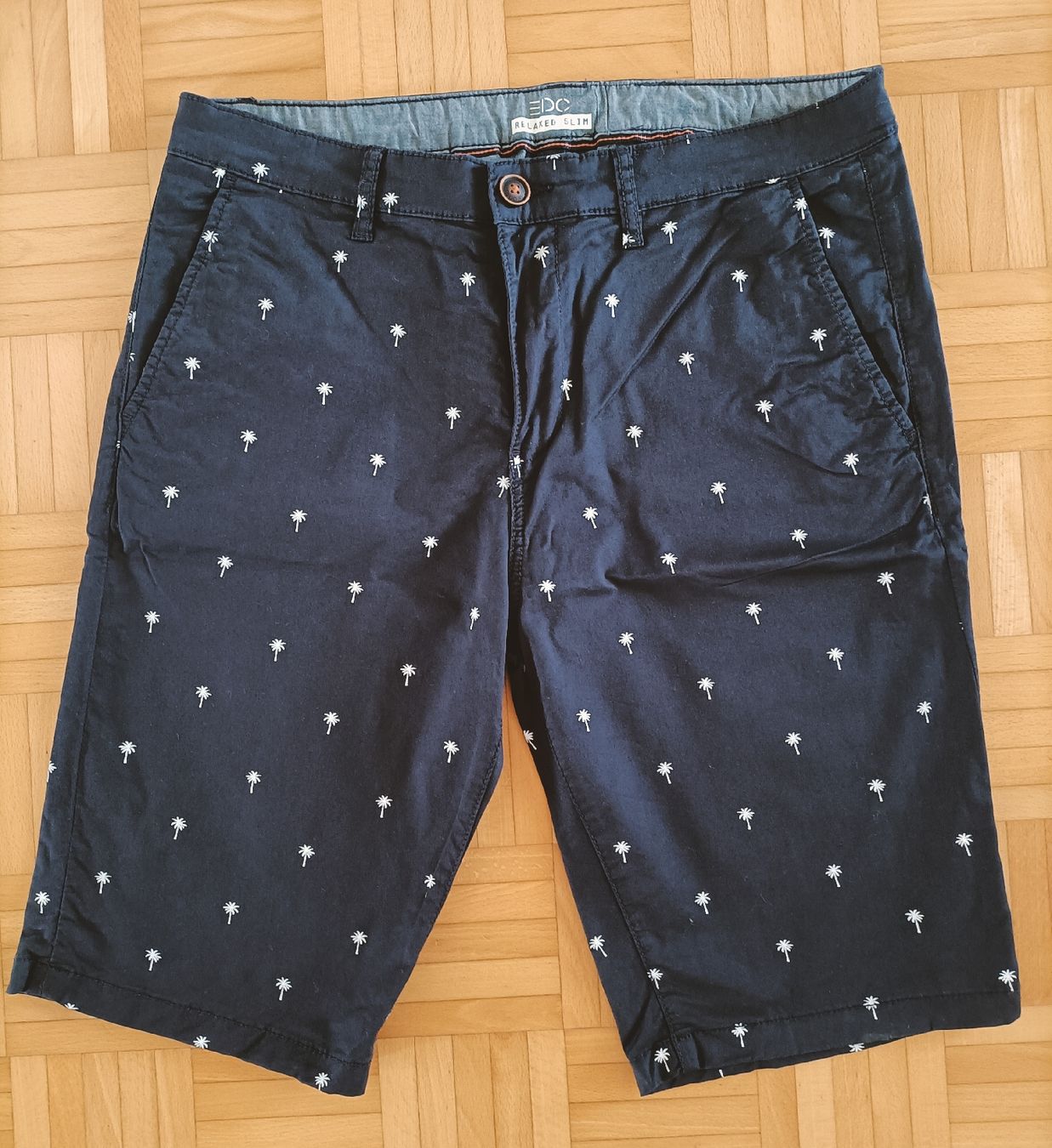 Esprit Hosen: EDC Shorts Bermuda Palmenmuster Gr. 34 – Gebraucht aus Rotkreuz von Dima8