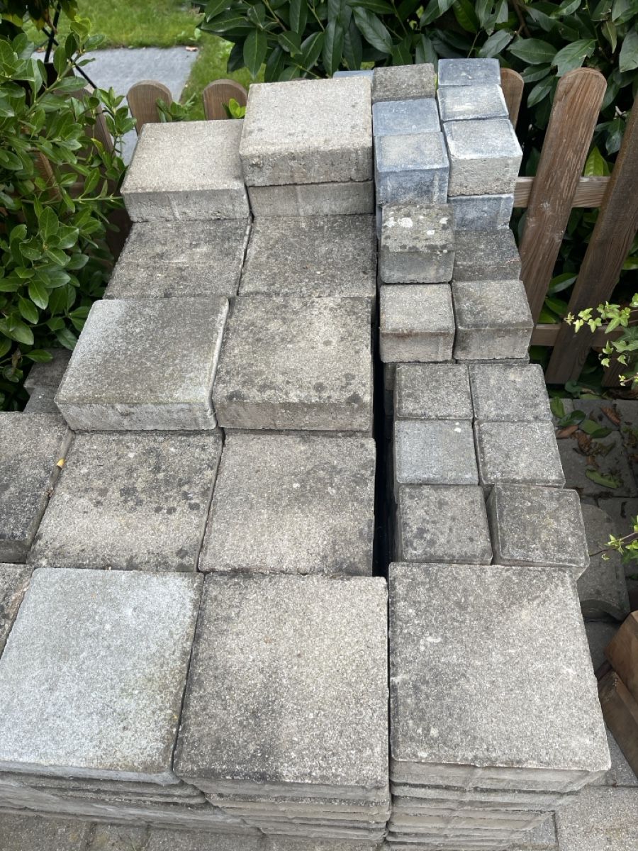 Pietre & tegole: Pflastersteine Beton – Usato da Aarberg venduto da Trudi.70 1