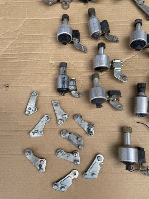 Pezzi di ricambio: 1 lot de dynamo vélo vintage – Usato da Ursy venduto da DK8 1