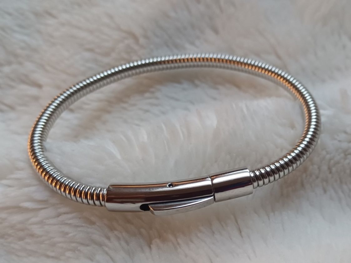 Armbänder & -reifen: Armband – Neu und originalverpackt aus Würenlos von JRP_71
