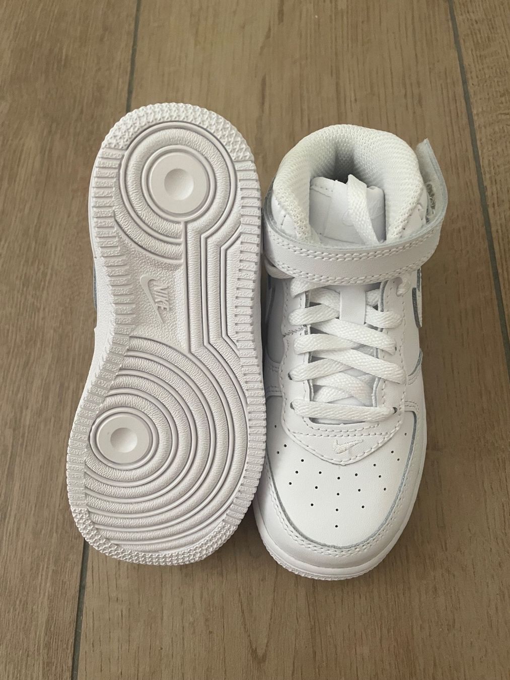 Nike Scarpe per ragazzi: Nike Force 1 Mid Gr. 26 NEU – Nuovo e nell'imballaggio originale da Waltenschwil venduto da hansnine 4