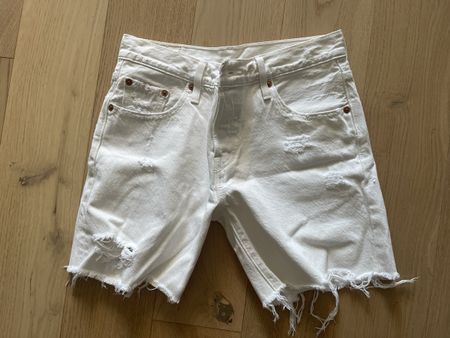 Levis Shorts W25