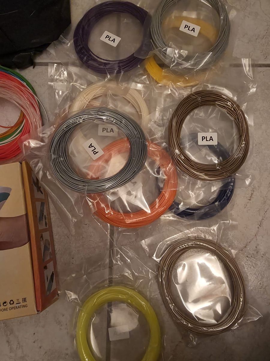 Stampanti 3D: 3D-Stift mit viel PLA-Filament, ein Farbmix. Perfekt! – Usato da Elsau venduto da yad_7chf 1