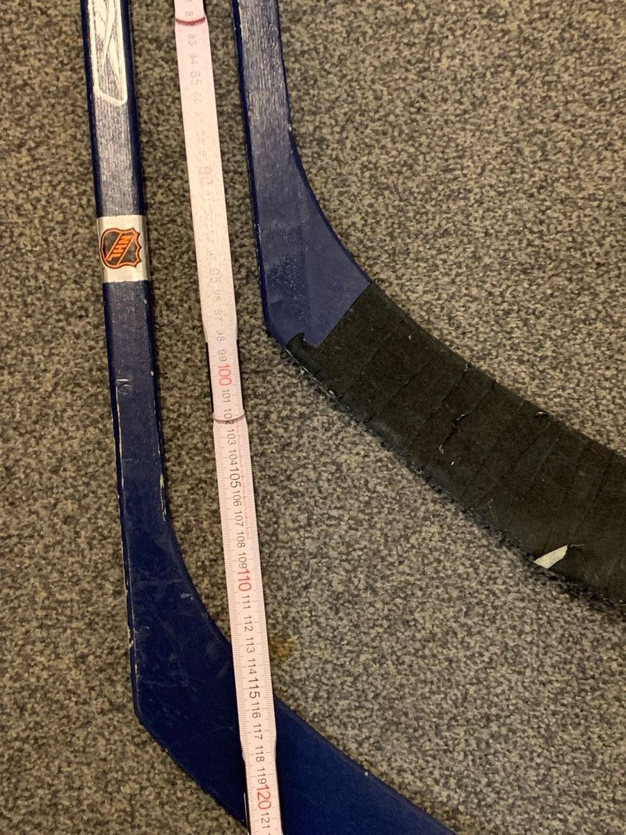 Reebok Bastoni & Pale: Zwei Eishockeyschläger Reebook Multilam MS + 2 Pucks – Nuovo (secondo la descrizione) da Erlenbach ZH venduto da Ritschly 5
