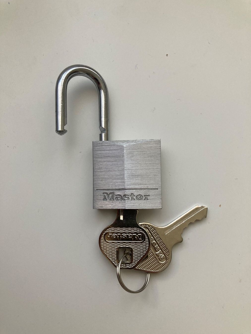 Lucchetti: 3 x NEU MASTER LOCK Vorhängeschloss Messing 40 mm – Usato da Buelach venduto da msi_wwr7 2