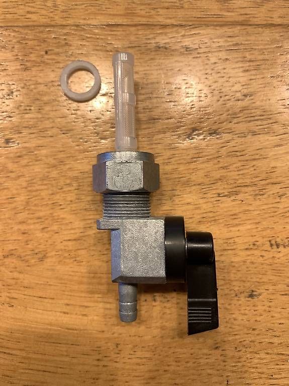 Toutes les pièces auto: Benzinhahn M16x1 senkrecht – D'occasion à Salez par Der.Rheintaler 1