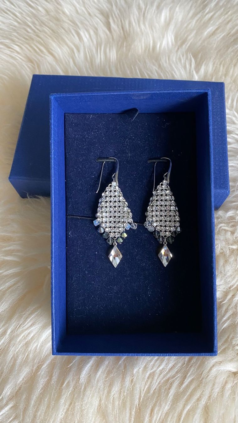Swarovski Ohrringe & -stecker: Swarovski Ohrhänger silberfarben mit Steinen – Gebraucht aus Wohlen AG von Dorigos 1