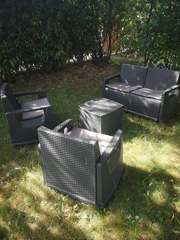 Set di tavolo e panche: Ensemble de jardin complet  – Usato da Cheseaux-Lausanne venduto da poron