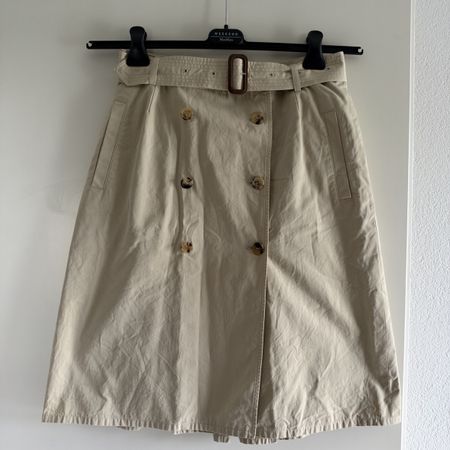 Burberry classical Midi Skirt Great Condition M 
