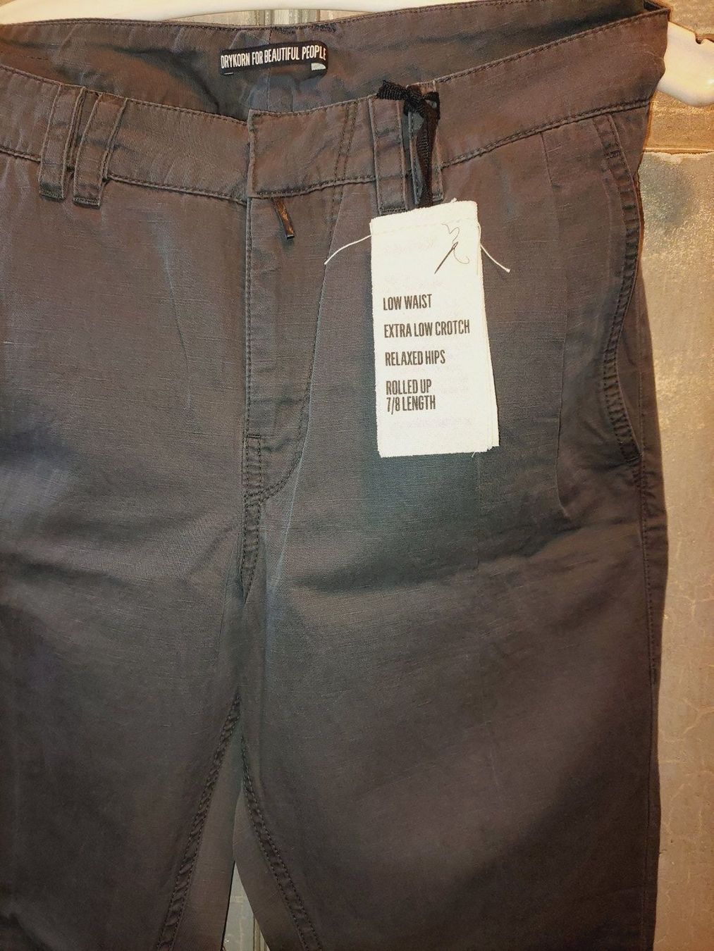 Drykorn Pantaloni: Drykorn . Drip d'grau 28/34 – Nuovo e nell'imballaggio originale da Besenbüren venduto da teluride89 2