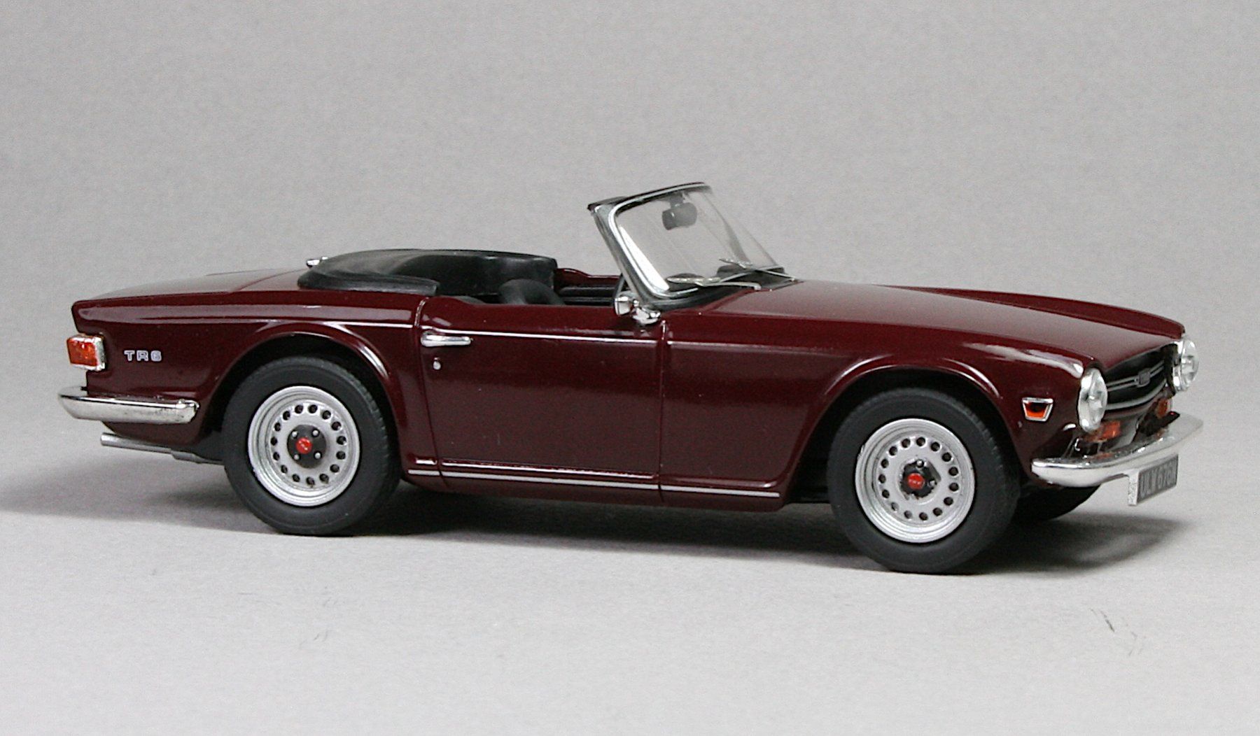 Triumph Modellini d'auto: Vanguards 1:43, Triumph TR6 – Nuovo e nell'imballaggio originale da Elsau venduto da Peekay8 7