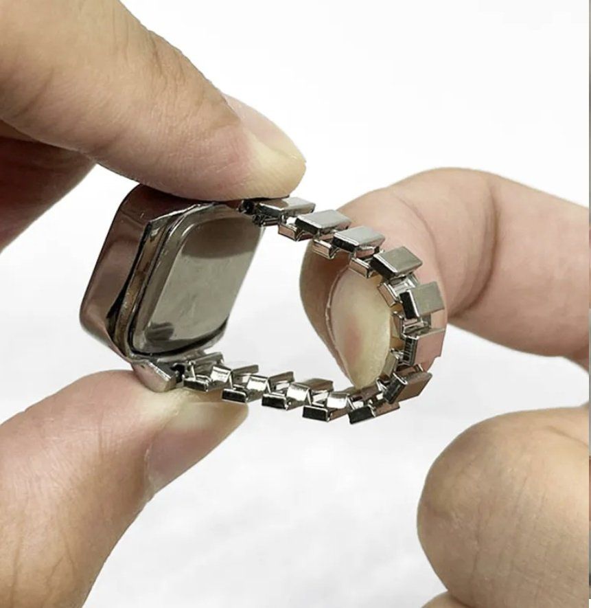 Anelli: Uhr Ring originelles Design - verstellbare Größe – Nuovo e nell'imballaggio originale da Gurmels venduto da Swisspod 1