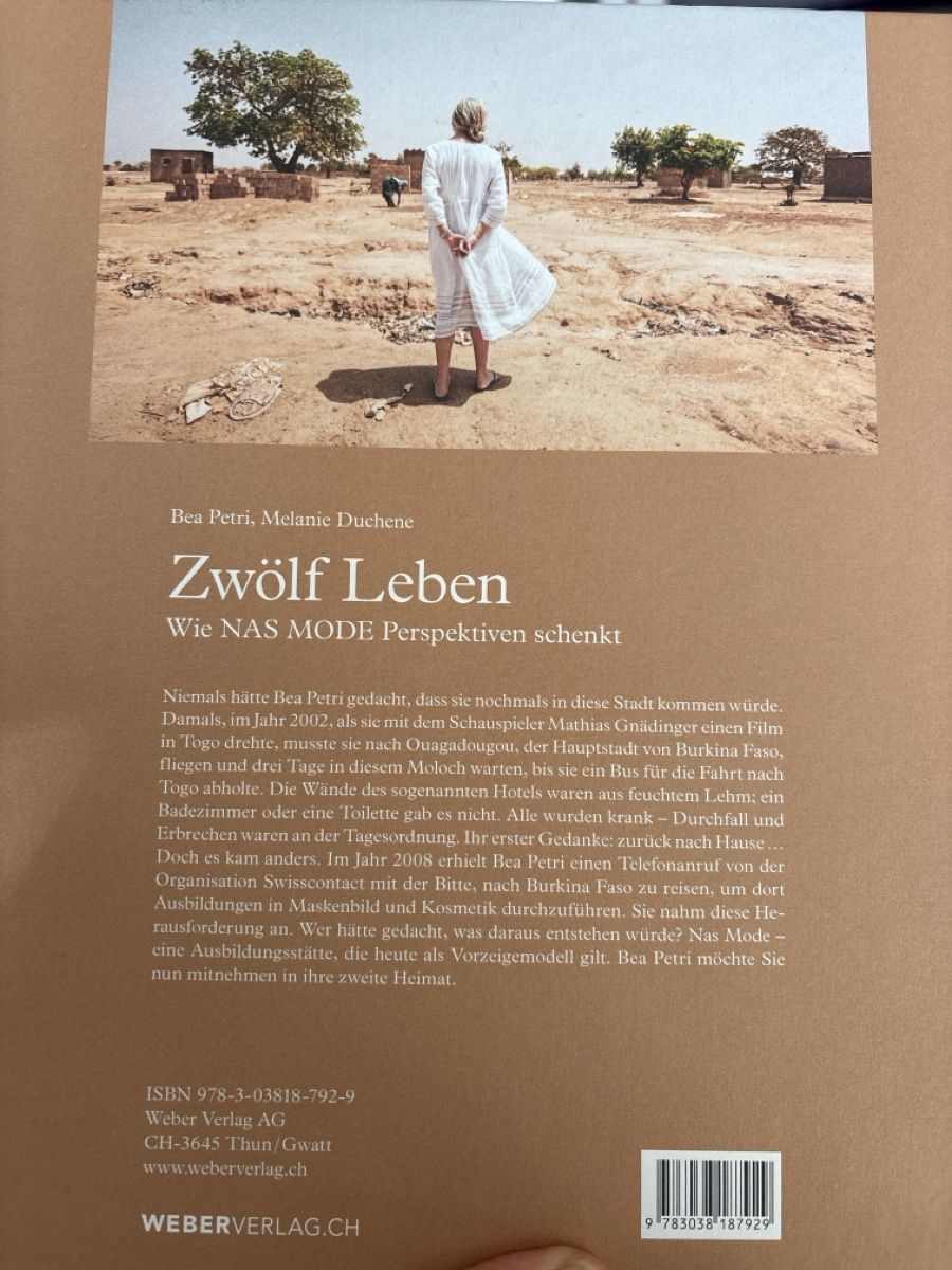 Libri: Zwölf Leben Bea Petri – Nuovo (secondo la descrizione) da Schaffhausen venduto da Reporter 1