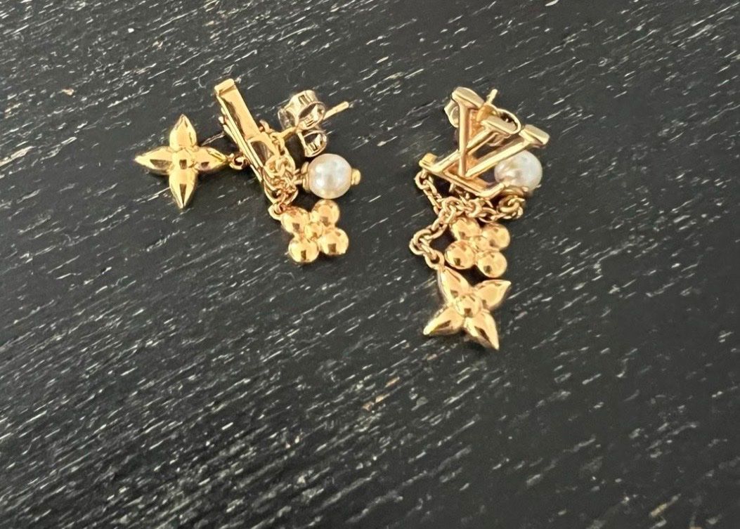 Louis Vuitton Orecchini pendenti & Orecchini a lobo: Boucles d'oreilles Louis Vuitton – Nuovo e nell'imballaggio originale da Forel FR venduto da Papillon2020 1