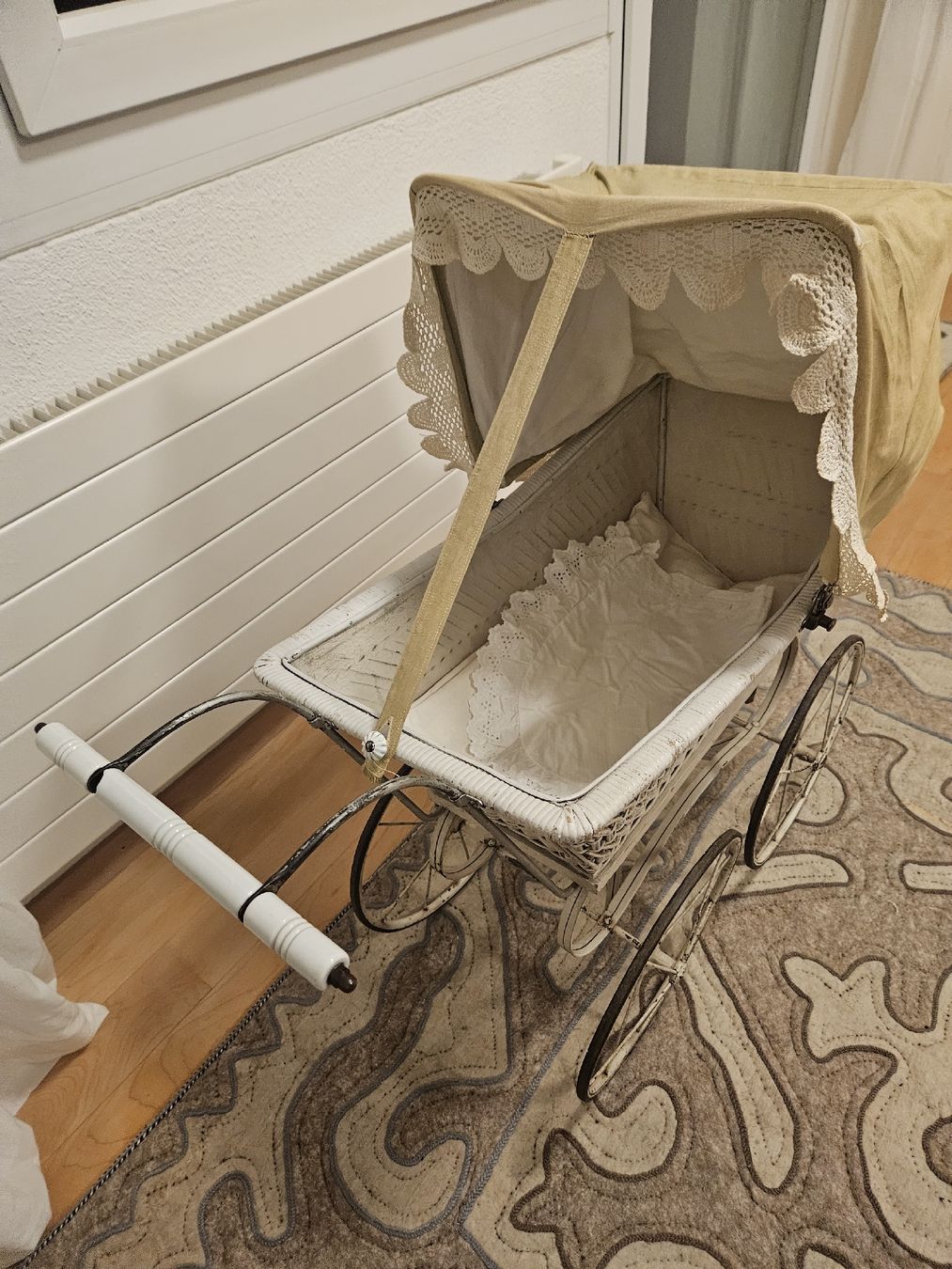 Carrozzine per bambole: Puppenwagen Ca 85 x 65 x 45 – Usato da Oberägeri venduto da Calimero048 1