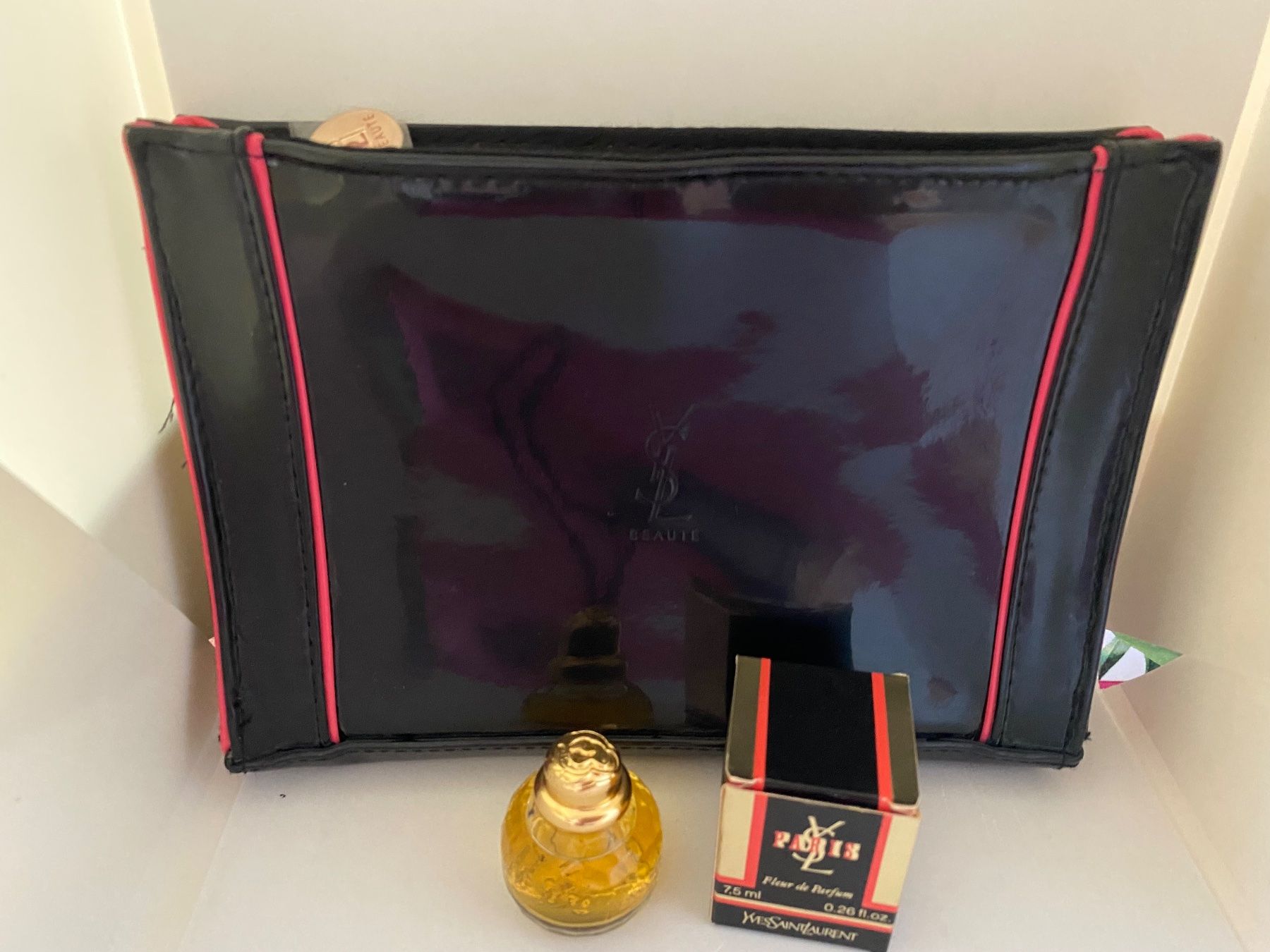 Saint Laurent Profumi & Eau de Toilette: Paris Yves Saint-Laurent mini et trousse – Nuovo e nell'imballaggio originale da Bouveret venduto da wes_7zll