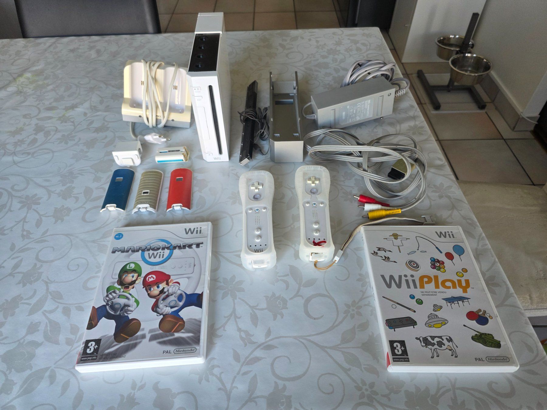 Nintendo Console: Pack Wii Blanche Testée + MARIO KART, Wii Play & Accessoires – Usato da Genève venduto da luc_qhh2