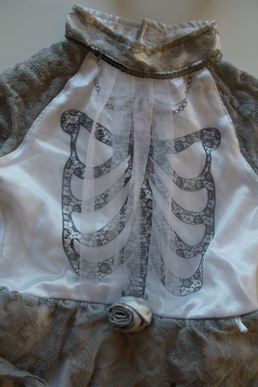 Costumi: Costume squelette / Skelett t. 9 - 10 ans – Usato da Peseux venduto da CoolShoping 4