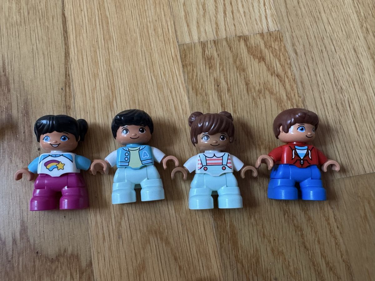 Lego Jouets: 8 Duplo Figuren und 2 Tiere plus Einzelteile  – D'occasion à Zürich par wtpooh 2