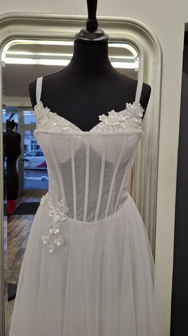 Vestiti: Brautkleid mit Corsage, Grösse 36 – Nuovo (secondo la descrizione) da Uster venduto da VMT. 1