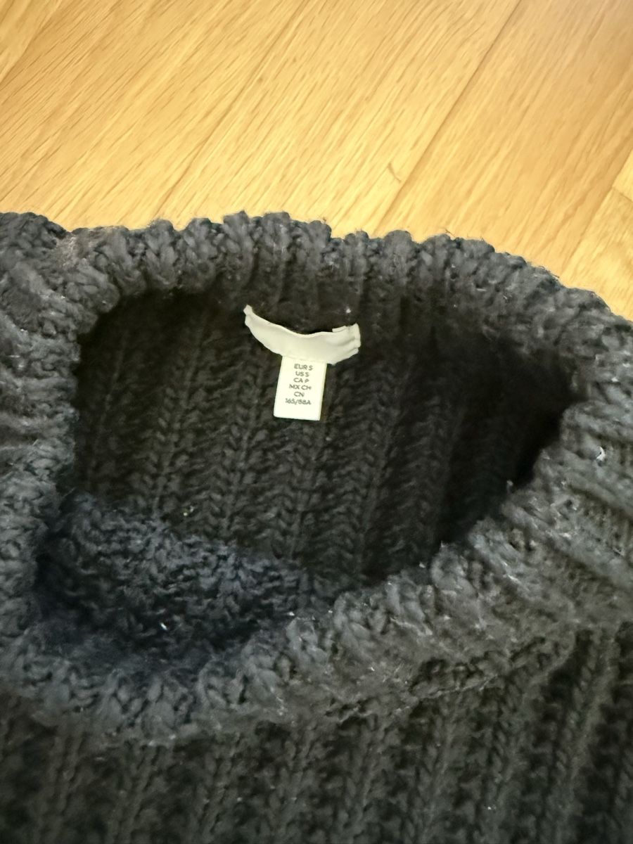 H&M Maglioni & Felpe: Winterpullover Schwarz mit Fransen Grösse S!H&M – Usato da Zug venduto da MC2CC 1