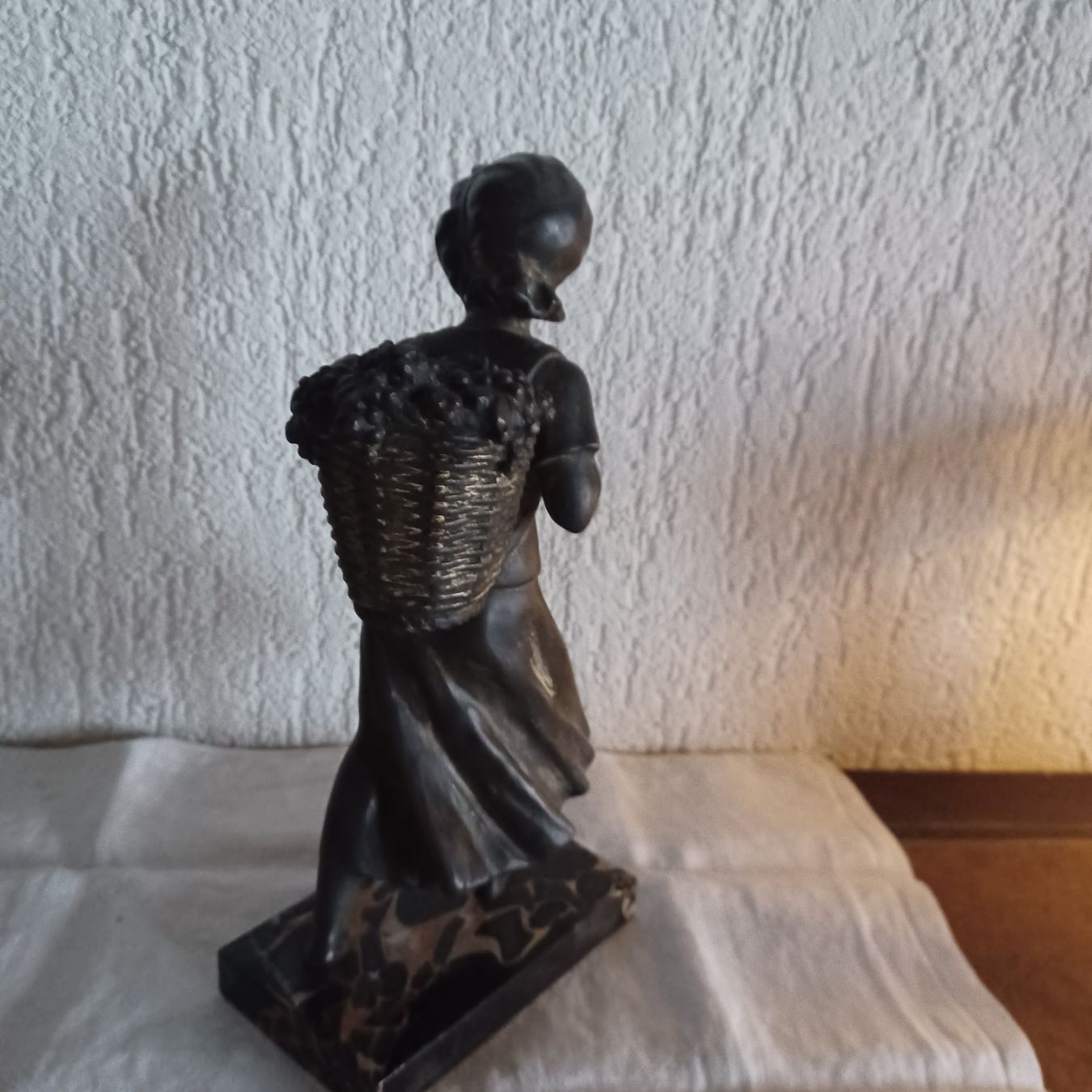 Skulpturen & Statuen: hübsche  antike Mädchenfigur 30 cm gross – Gebraucht aus Abtwil SG von luupsy 4