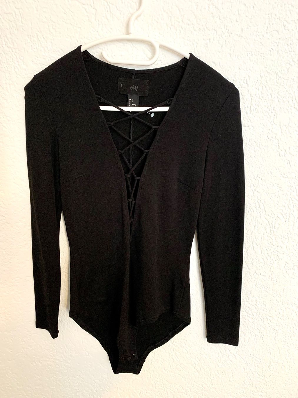 Tops: H&M Body mit Schnürung Gr. 36 – Gebraucht aus Fislisbach von KolibriSecondhand 1