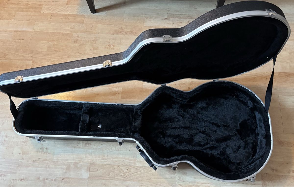 Strumenti musicali: Gator Case for Gibson 335 or Epiphone Sheraton – Usato da Le Landeron venduto da CharlieGilbert 2