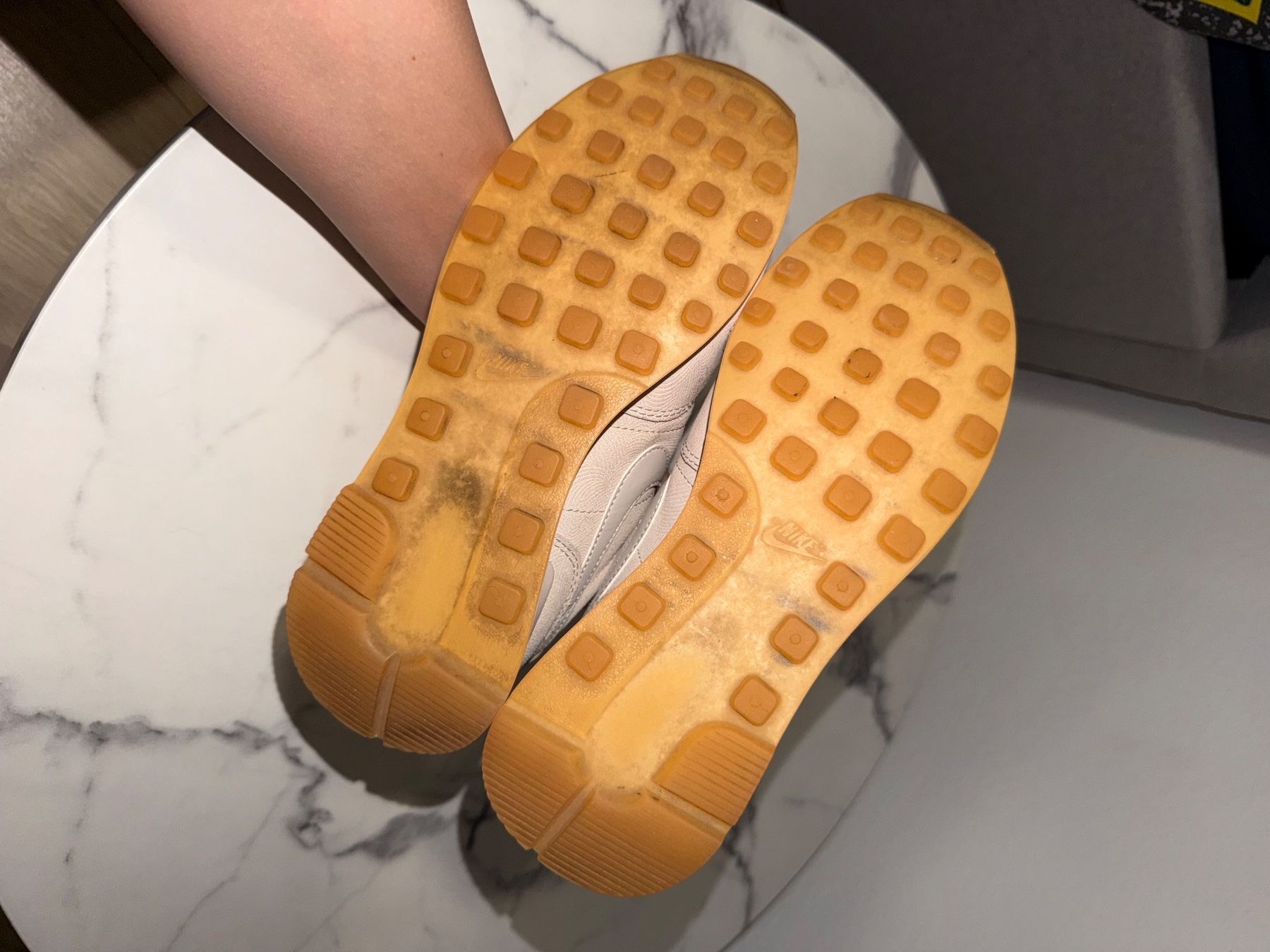 Nike Scarpe da donna: Nike Damenschuhe Grösse 37,5 beige – Usato da Ittigen venduto da zaf_6sy9 2
