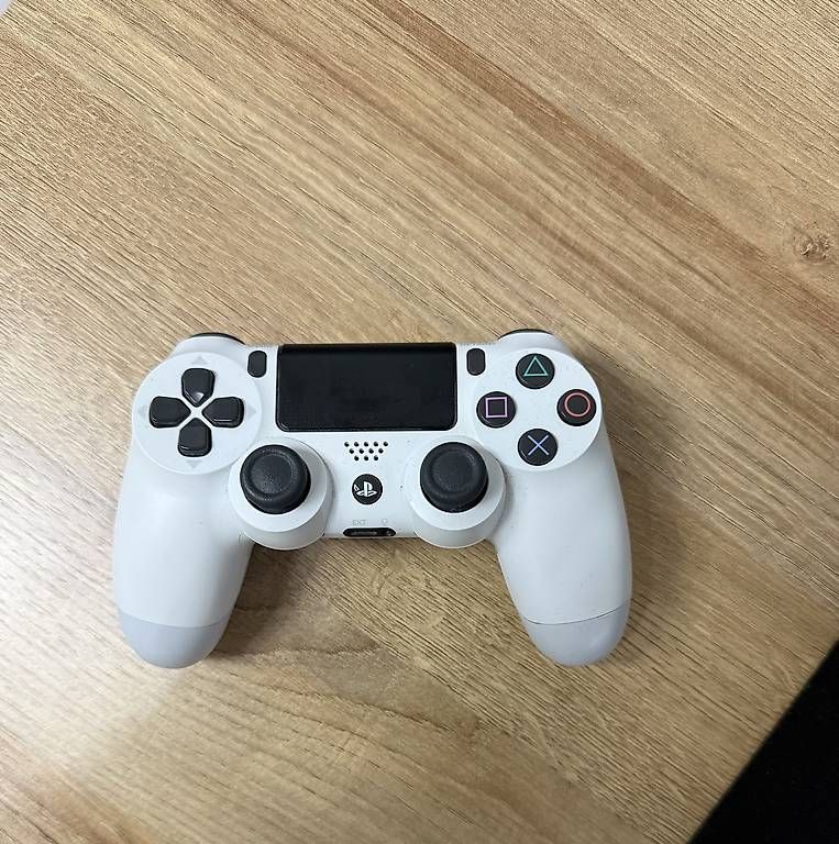 Sony Console: SONY PS4 DUALSHOCK 4 WIRELESS CONTROLLER (WEISS) – Usato da Wohlen AG venduto da Capo13