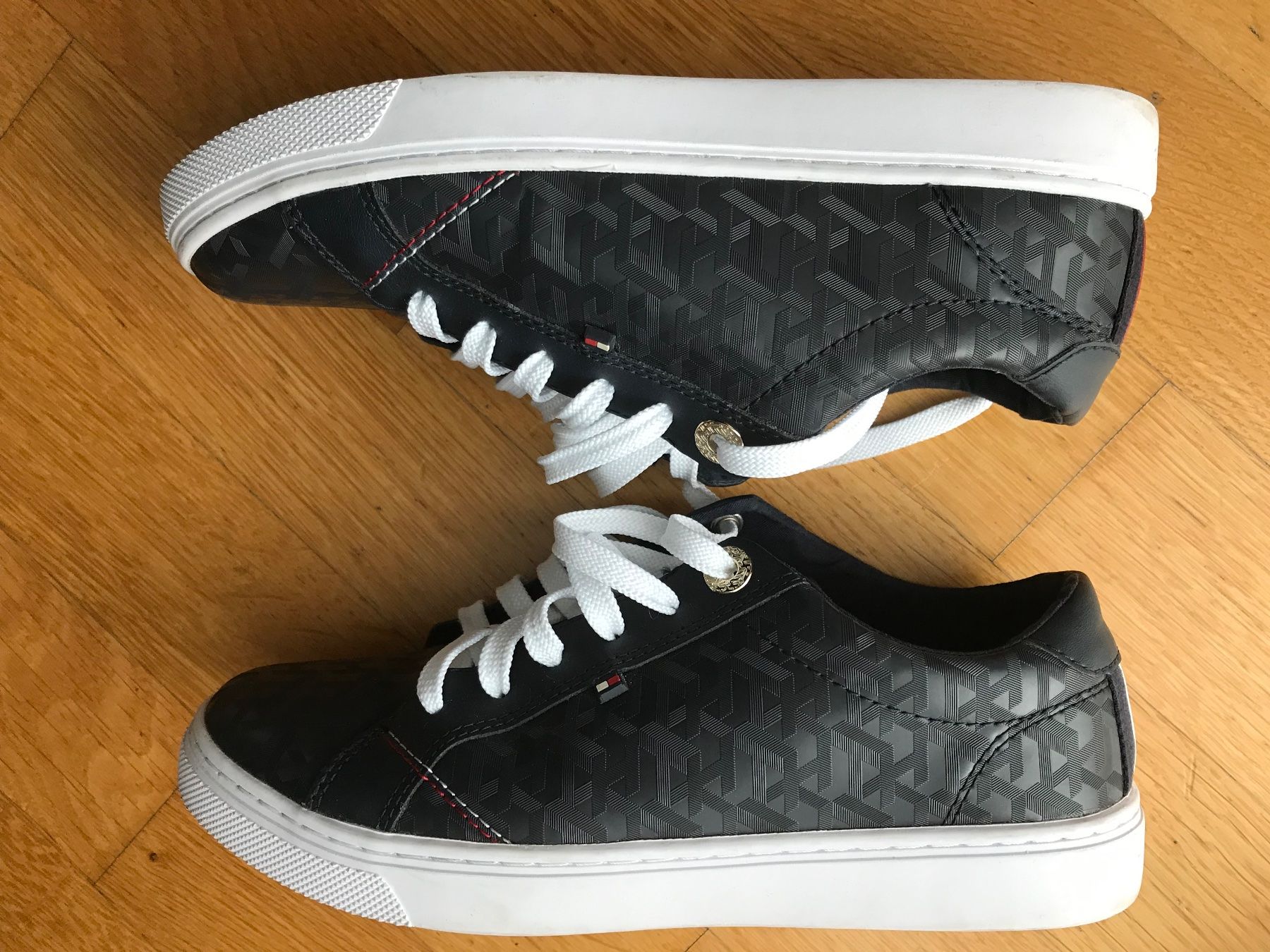 Tommy Hilfiger Scarpe da donna: SNEAKERS TOMMY HILFIGER Gr 37 – Usato da St.Gallen venduto da bubo2008 1