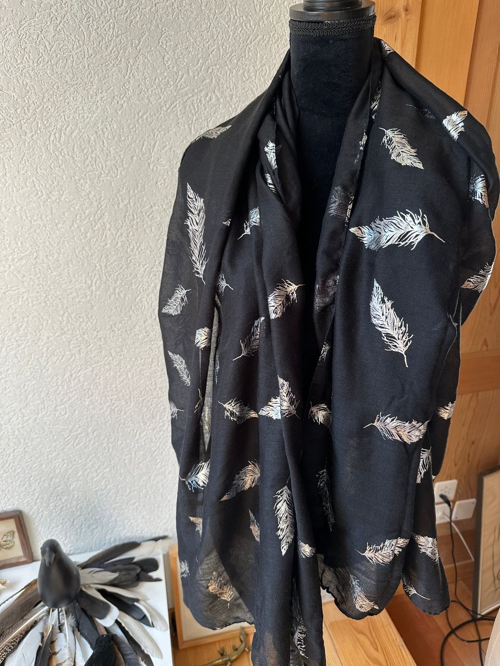 Foulard & Sciarpe: Schwarzer Schal mit silbernen Federn - neu – Usato da Gümmenen venduto da FelizitasHermann