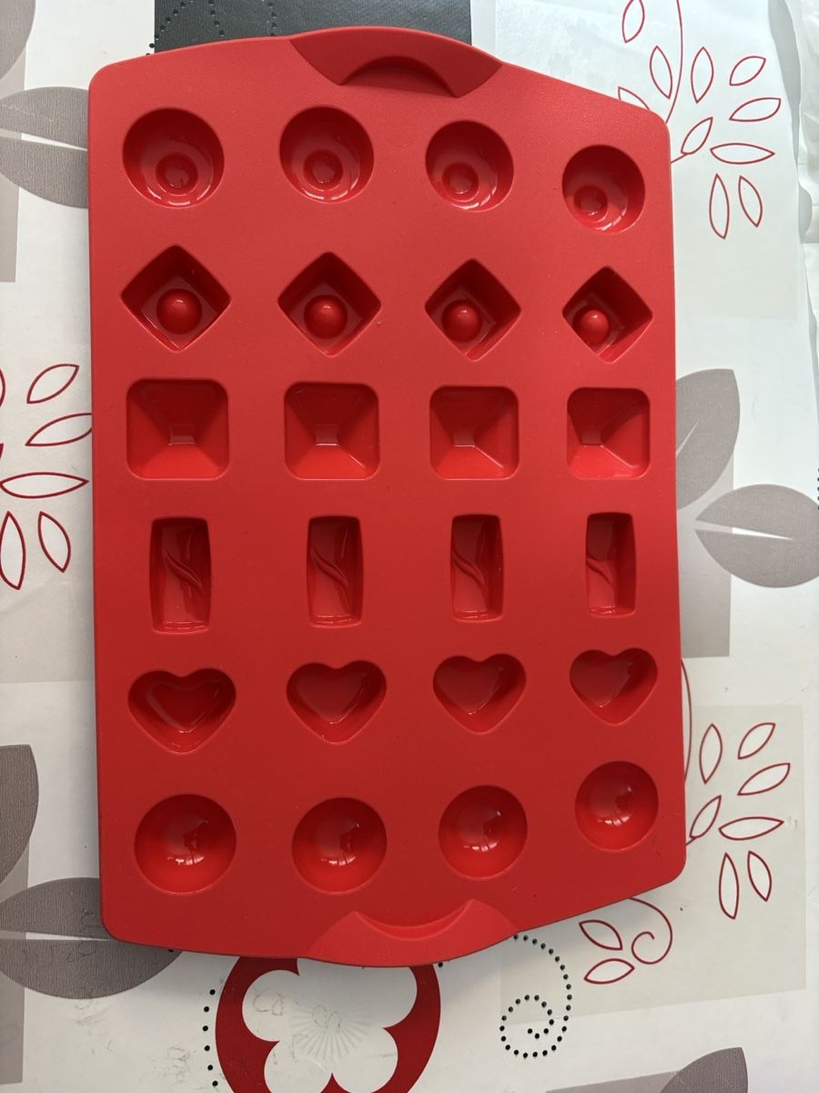 Tupperware Teglie da forno: Tupperware, Stampo in silicone rosso per dolci – Nuovo (secondo la descrizione) da Novazzano venduto da jen_hx8j