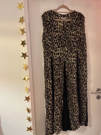 Elegantes Kleid mit Leo-Muster vintage