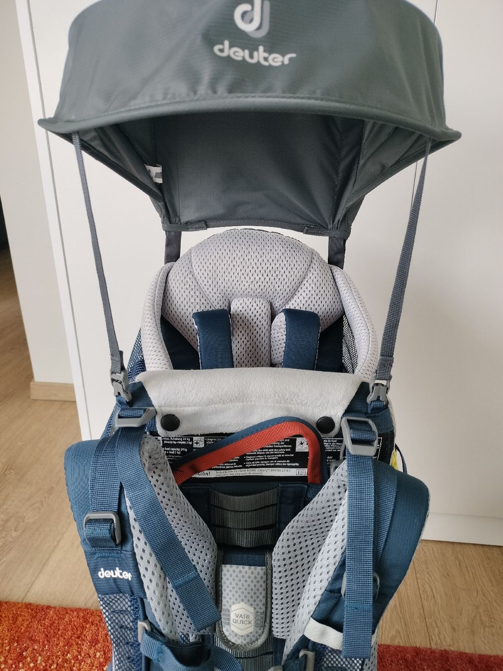 Deuter Bauch- & Rückentragen: Deuter Kraxe kid comfort active mit Sonnendach  – Gebraucht aus Meinier von  2
