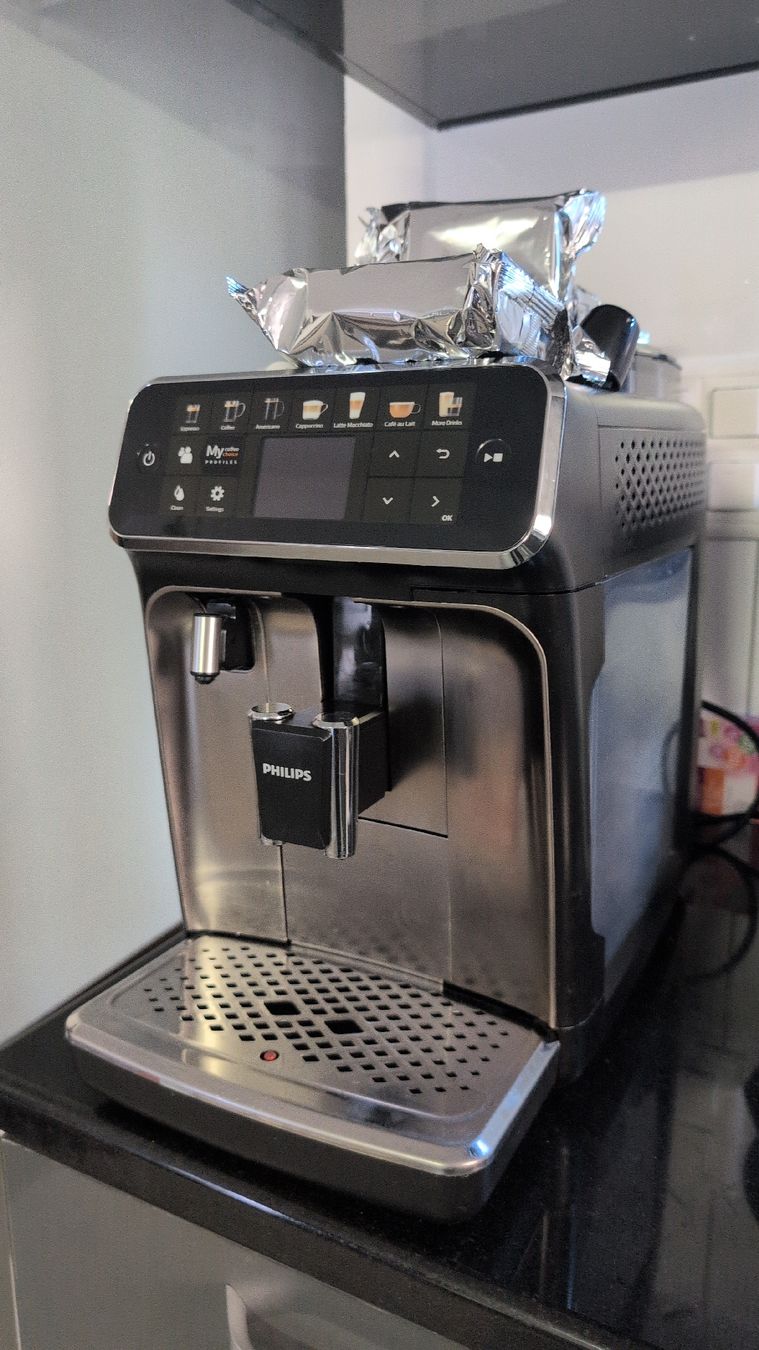 Philips Macchine per caffè & Macchine per espresso: Philips Latte Go Kaffee Vollautomat  – Usato da Ormalingen venduto da lor_l7ch