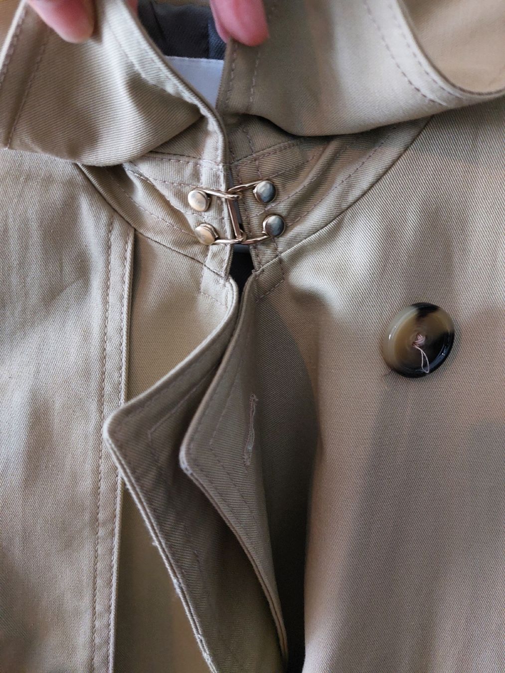 Mango Cappotti: trench coat Mango couleur camel – Usato da Fribourg venduto da charlottej02 3