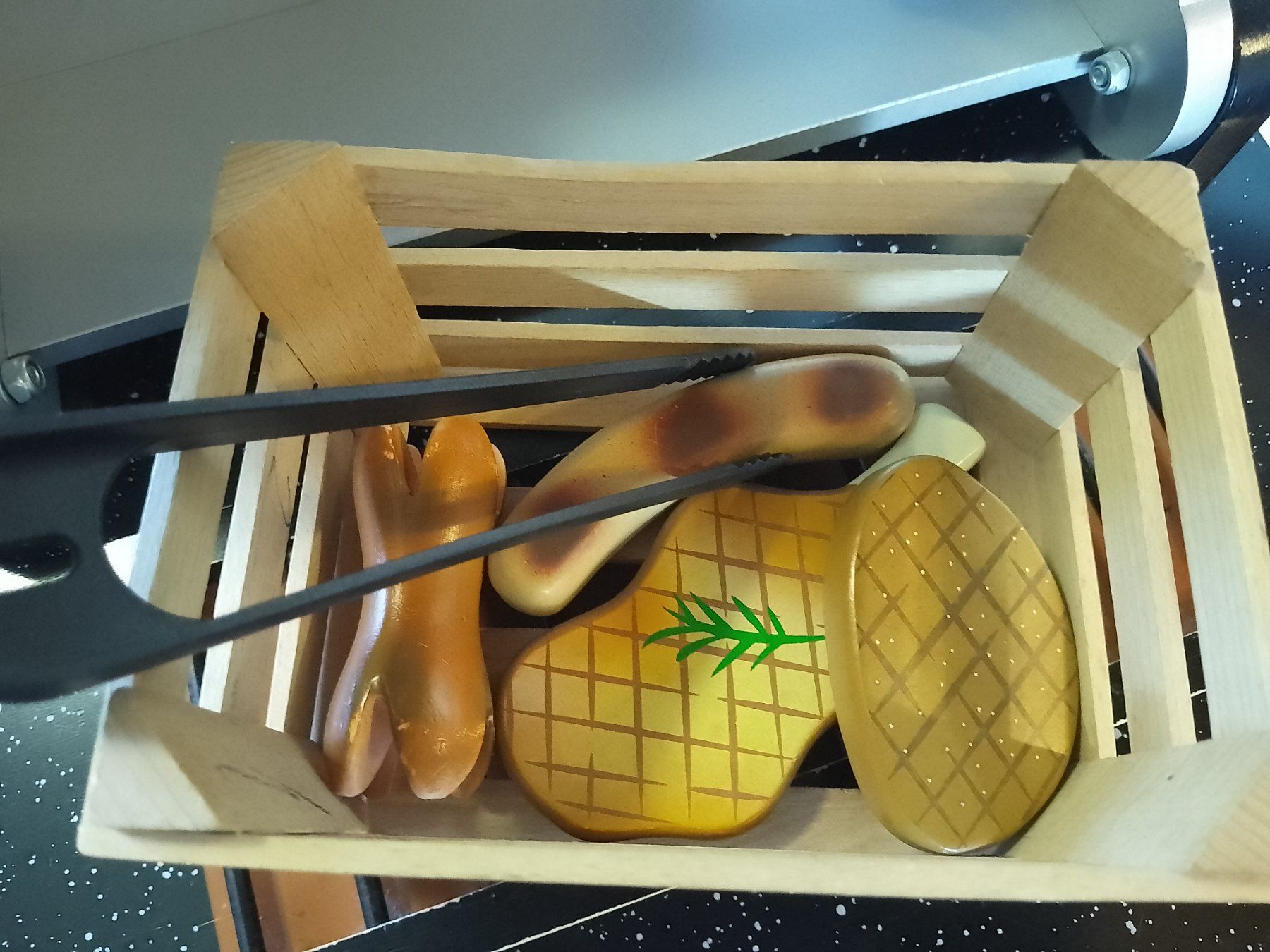Bea Spielzeuge: Kindergrill aus Holz – Gebraucht aus Wald ZH von gabriela1 1