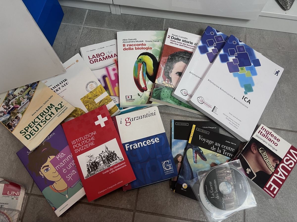 Libri: diversi libri scuola – Usato da Pregassona venduto da beatricee0