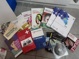 diversi libri scuola
