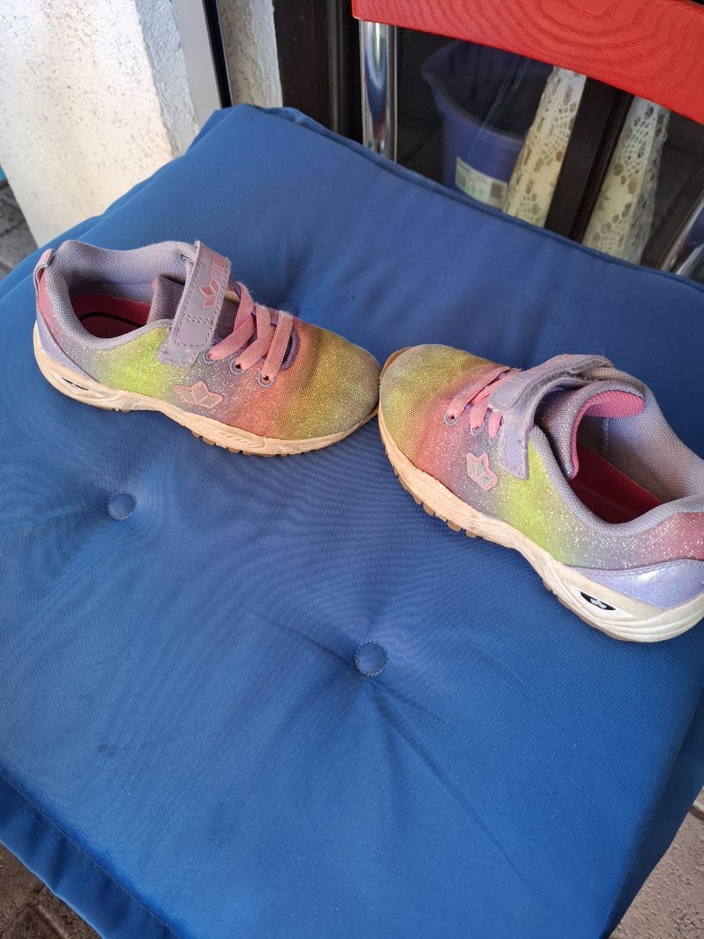 Scarpe per ragazze: Turnschuhe Mädchen Gr 28 – Usato da Hätzingen venduto da Snoopi84 1