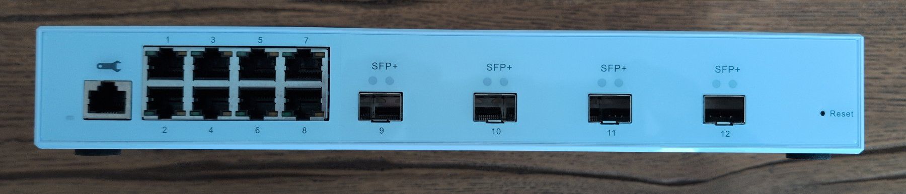 Qnap Hubs & Switches: Switch QNAP QSW-M408S – Gebraucht aus St. Gallen von Tux11 1