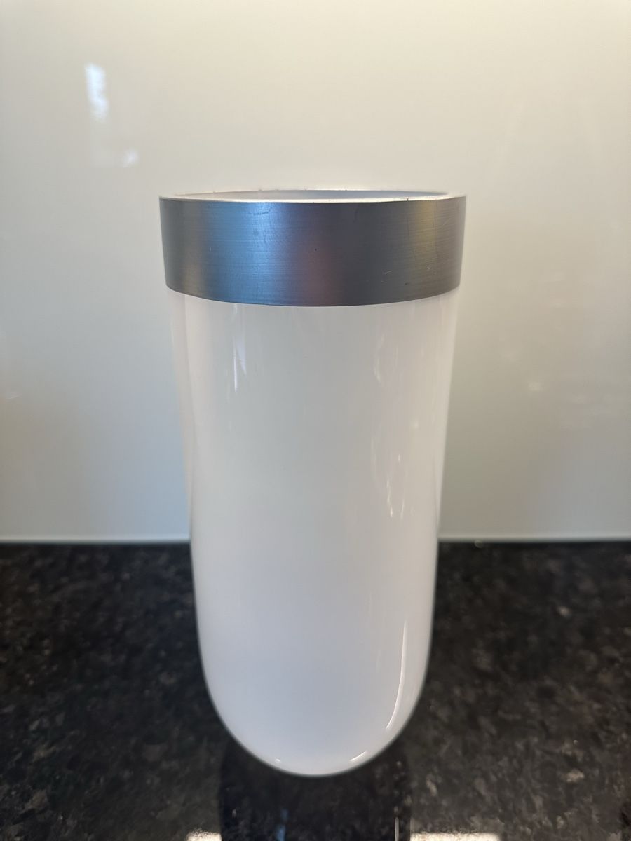 Vasi & Recipienti: Blumenvase zeitlos und edel weiß-silber  – Usato da Zürich venduto da von_7vbl