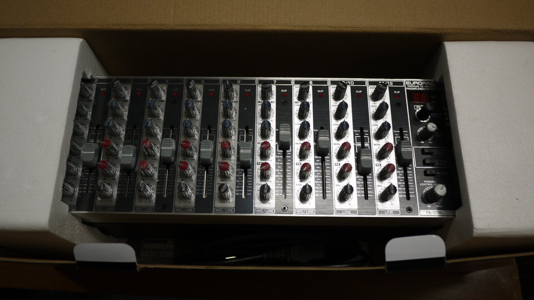 Behringer Console di mixaggio: BEHRINGER RX120FX Eurorack Pro Mischpult Rack – Usato da Kaiserstuhl AG venduto da GTM-Kaiserstuhl 3