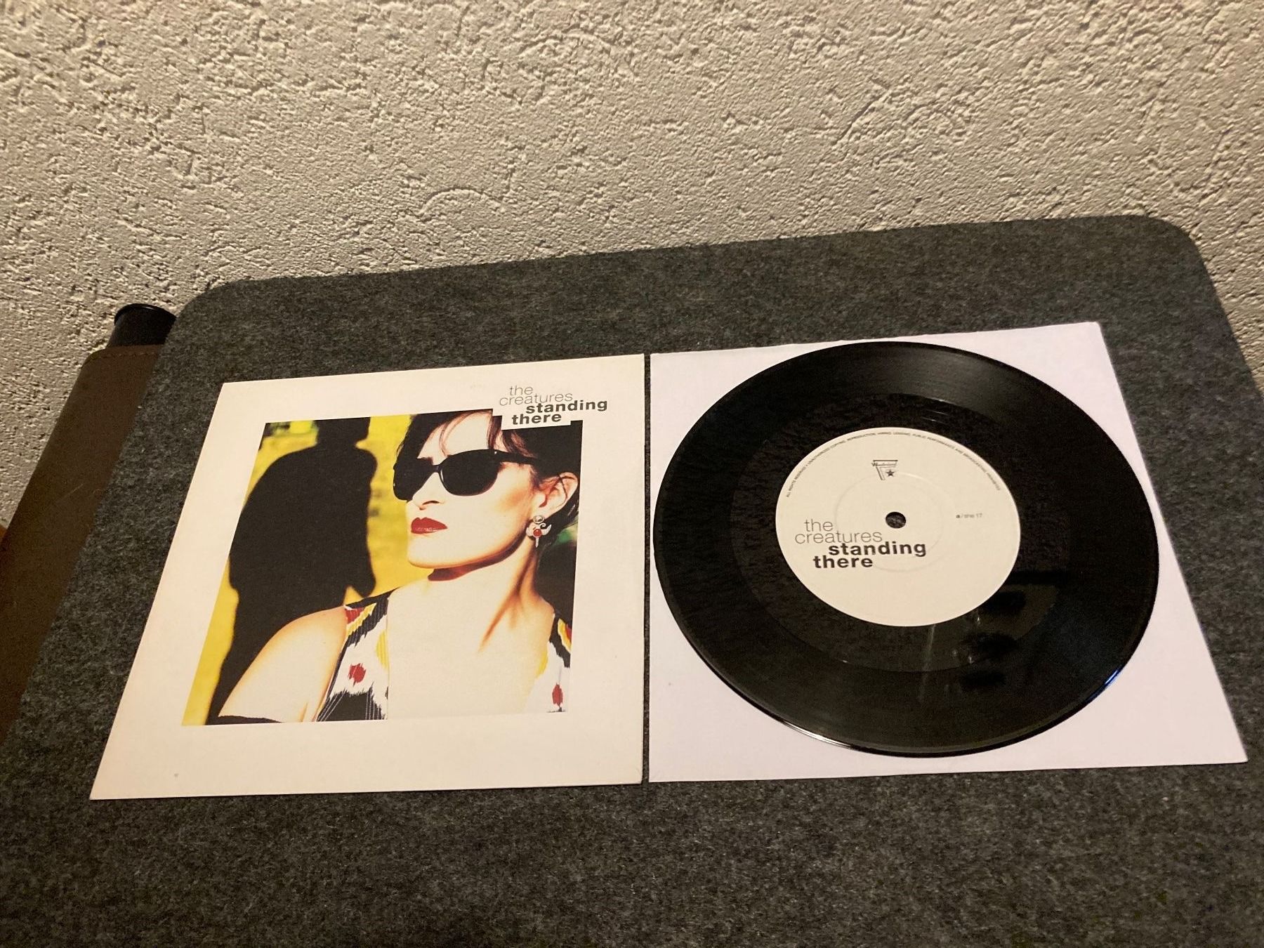 Schallplatten: The Creatures - Standing There (Siouxsie And The Banshees)7" – Gebraucht aus Fribourg von Karushi